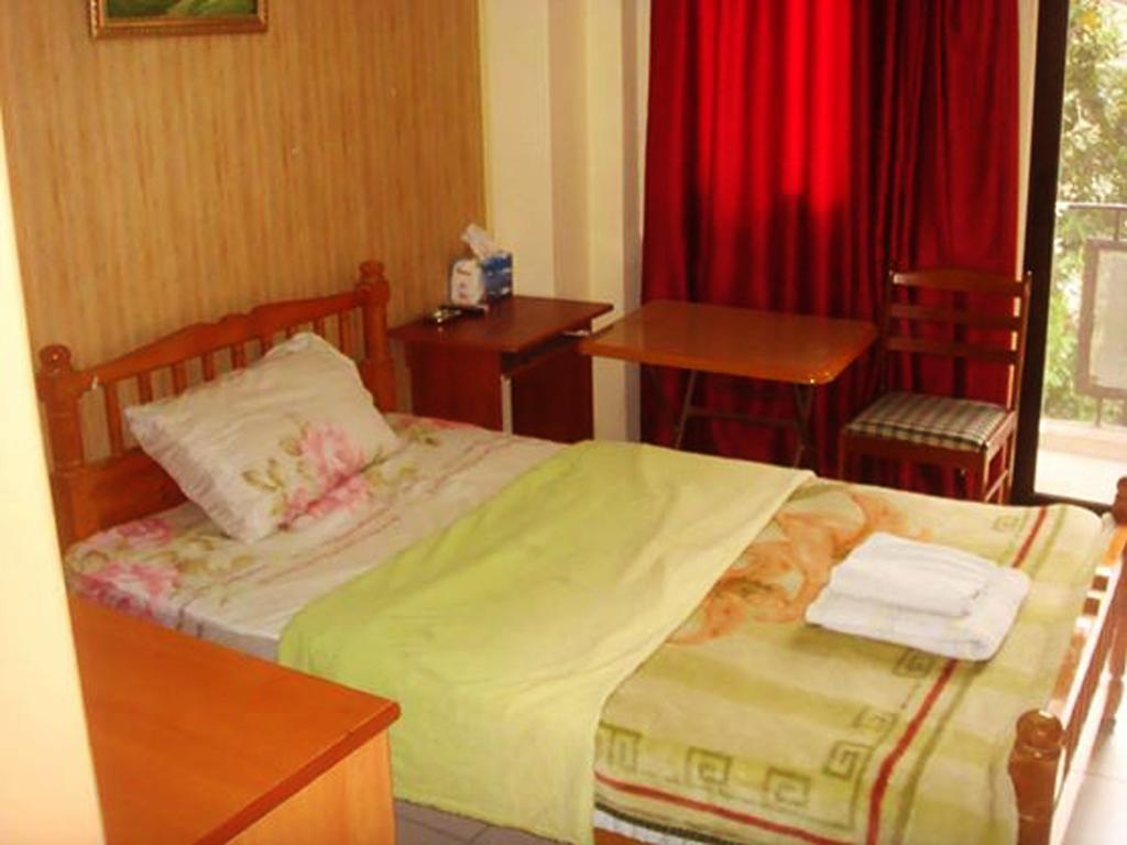 Regis Hotel Beirut Zimmer foto