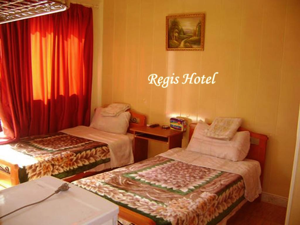 Regis Hotel Beirut Zimmer foto